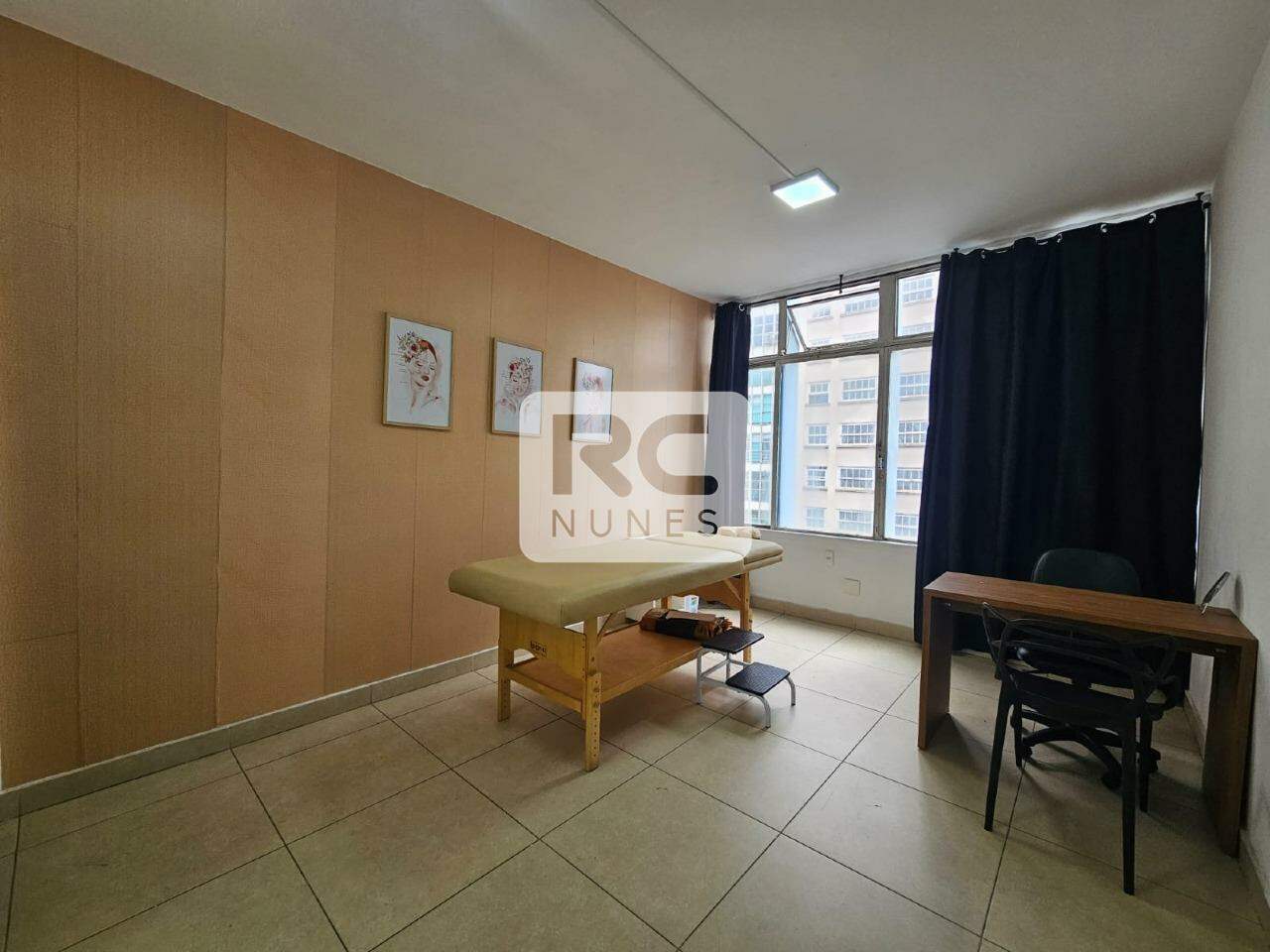 Sala à venda no Centro: 