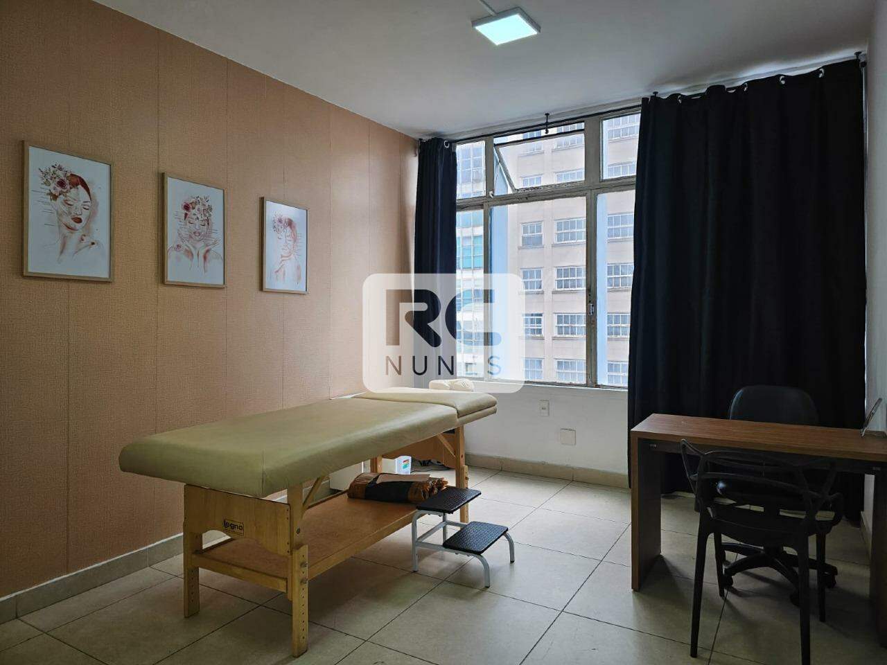 Sala à venda no Centro: 