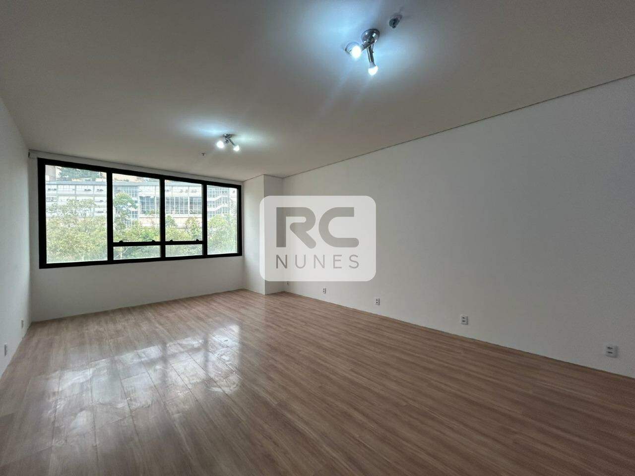 Sala para aluguel no Vila da Serra: 