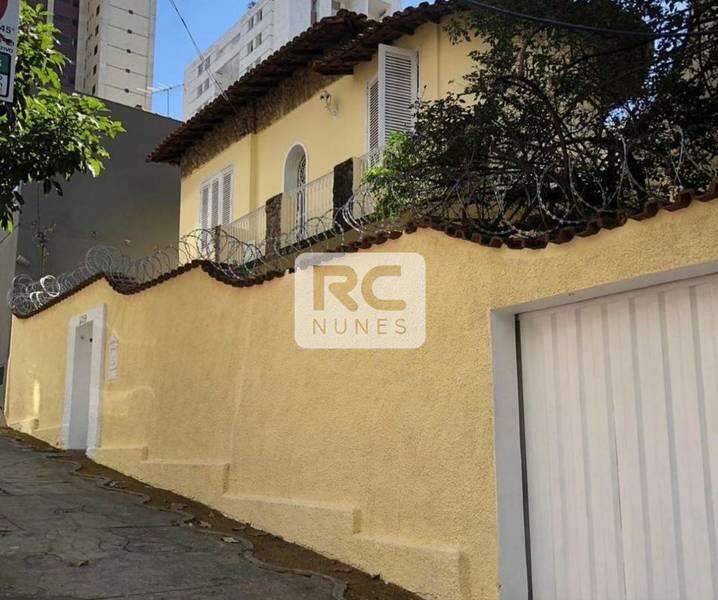 Casa à venda no Lourdes: 