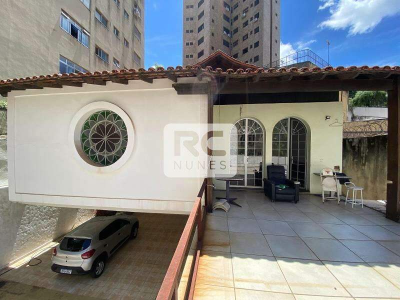 Casa à venda no Sion: 