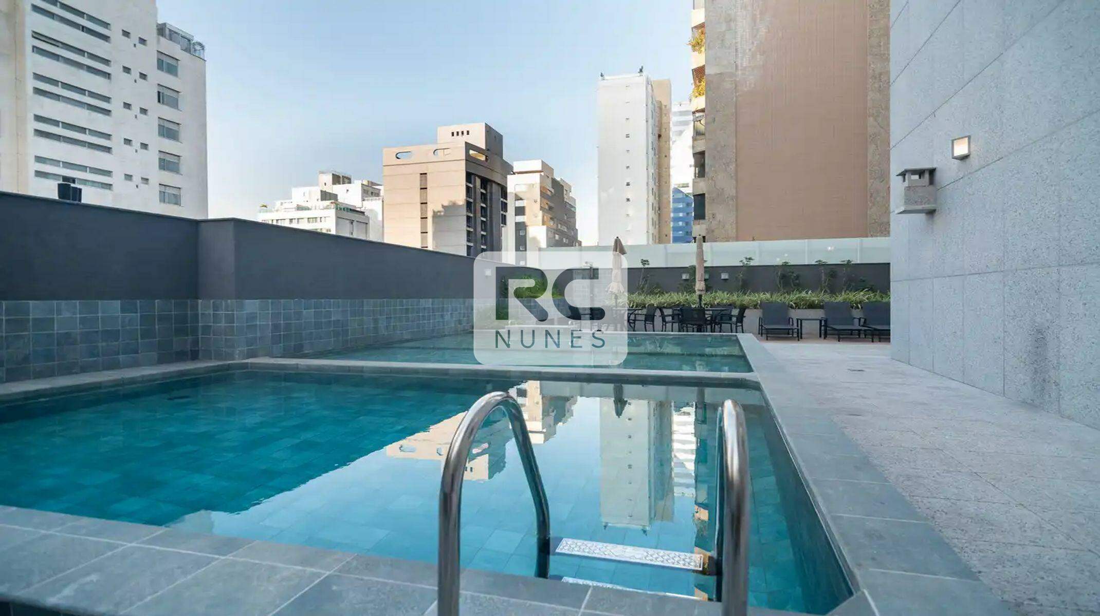 Apartamento à venda no Lourdes: Piscina externa