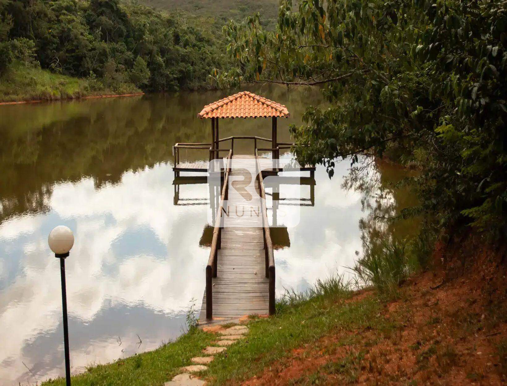 Apartamento à venda no MG020: 
