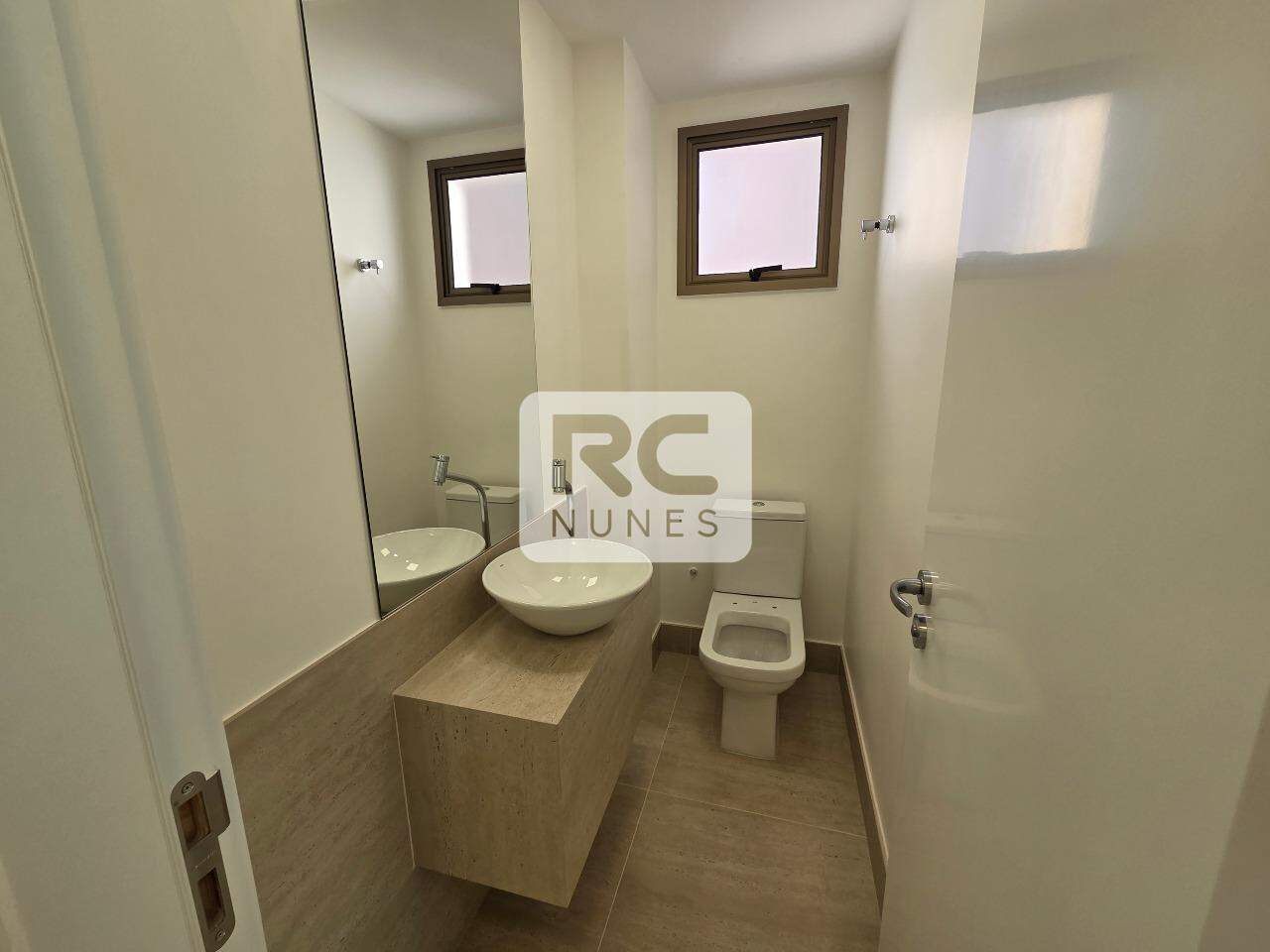 Apartamento à venda no Lourdes: lavabo