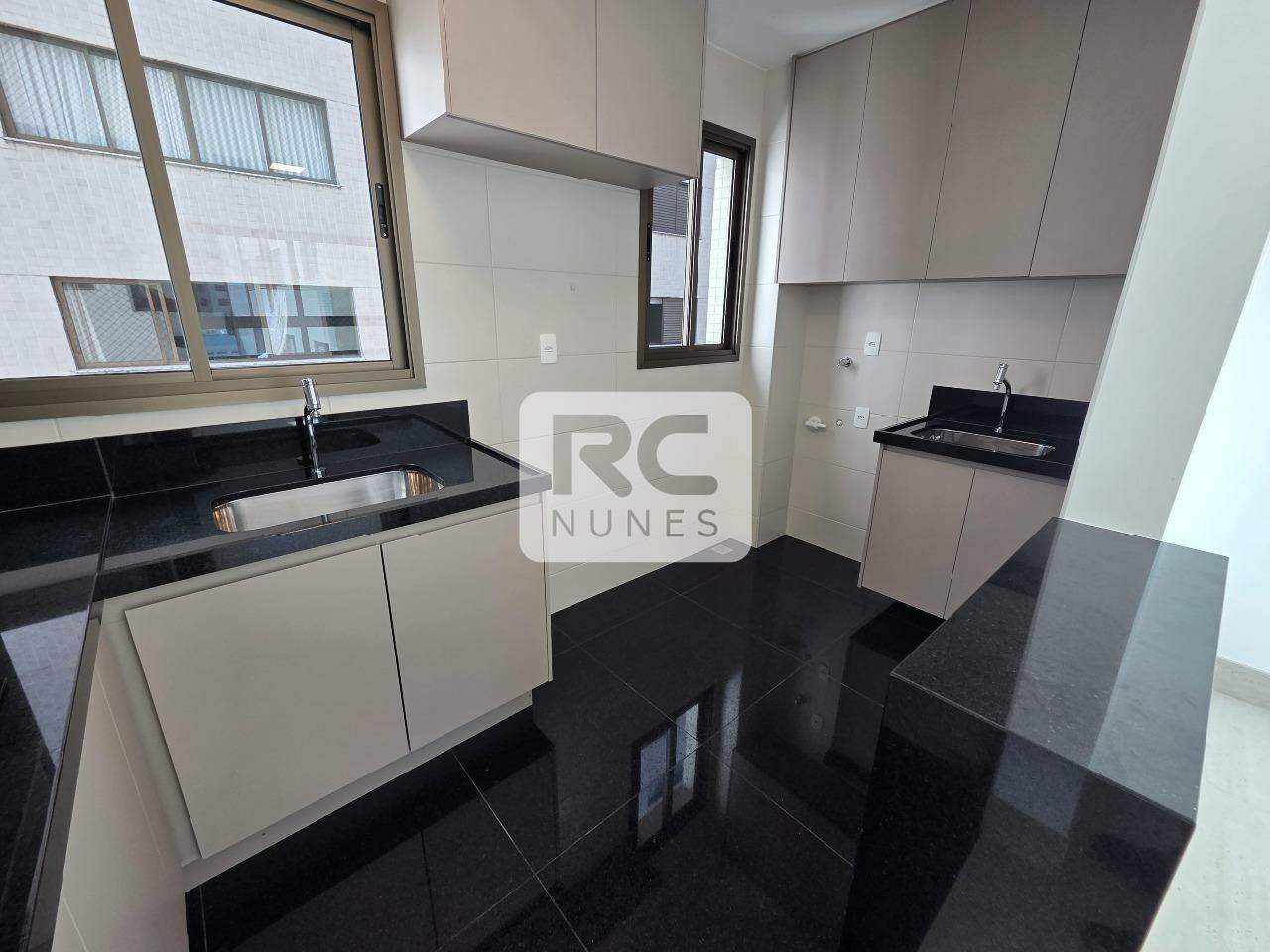 Apartamento à venda no Lourdes: cozinha/area de serviço