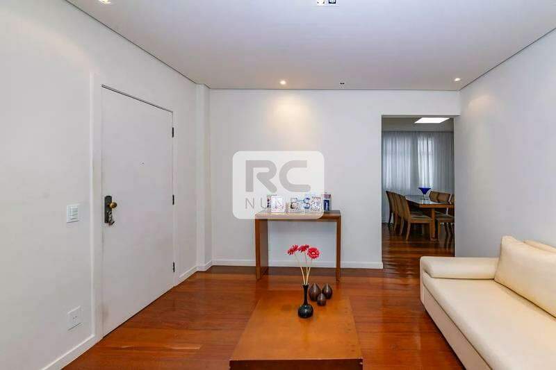 Apartamento à venda no Coração de Jesus: 