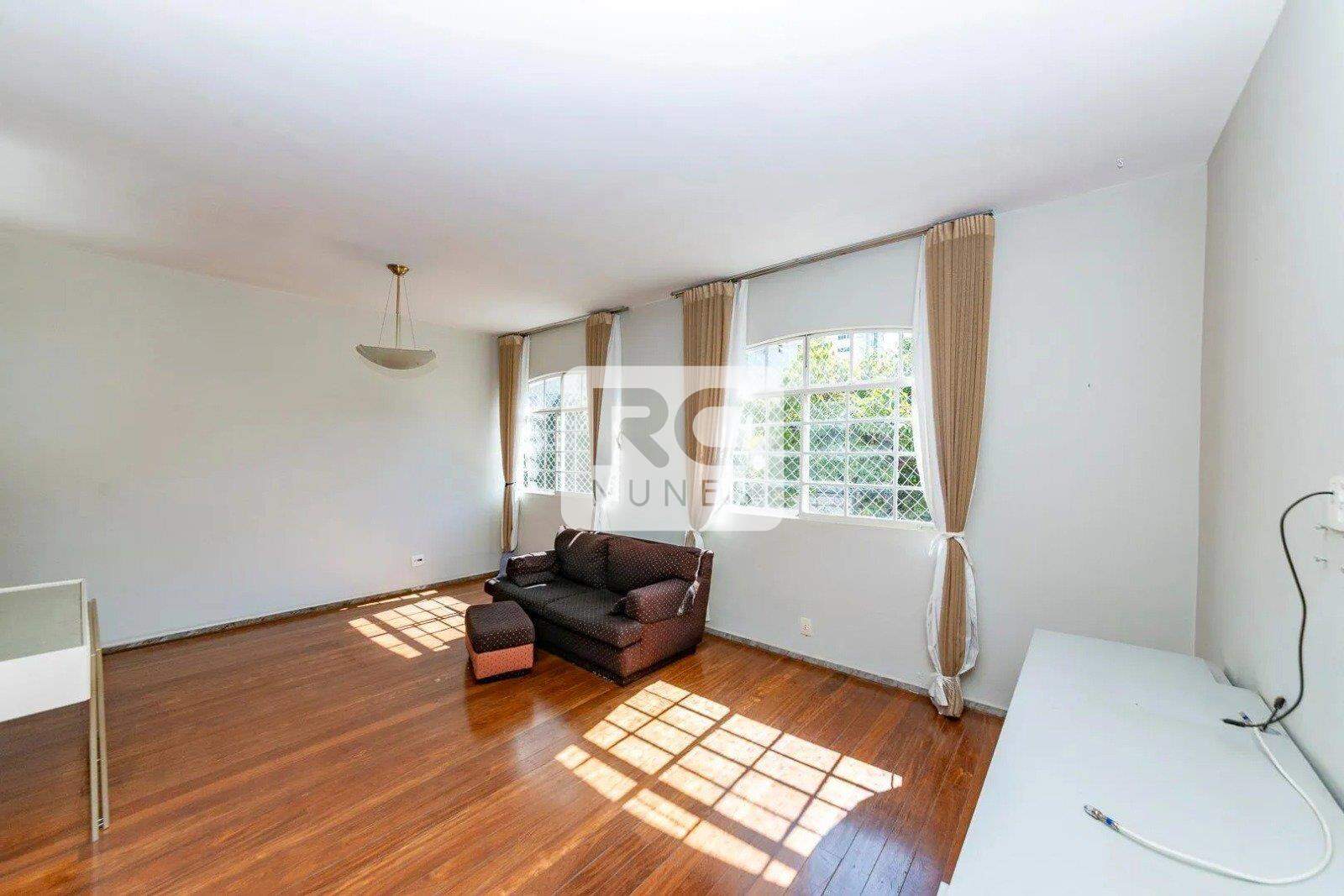 Apartamento à venda no Coração de Jesus: 