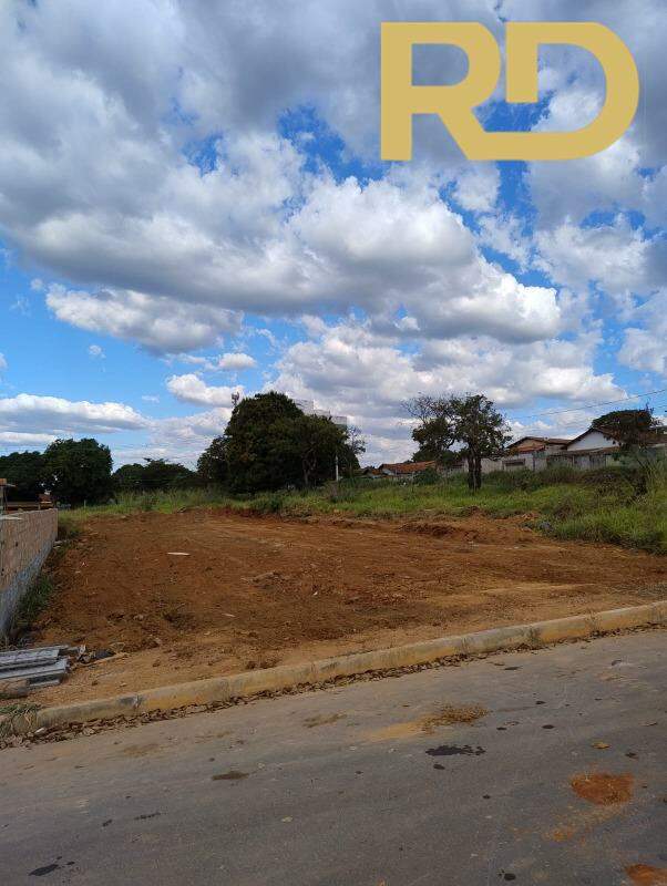 Terreno à venda no Bela Emília: 