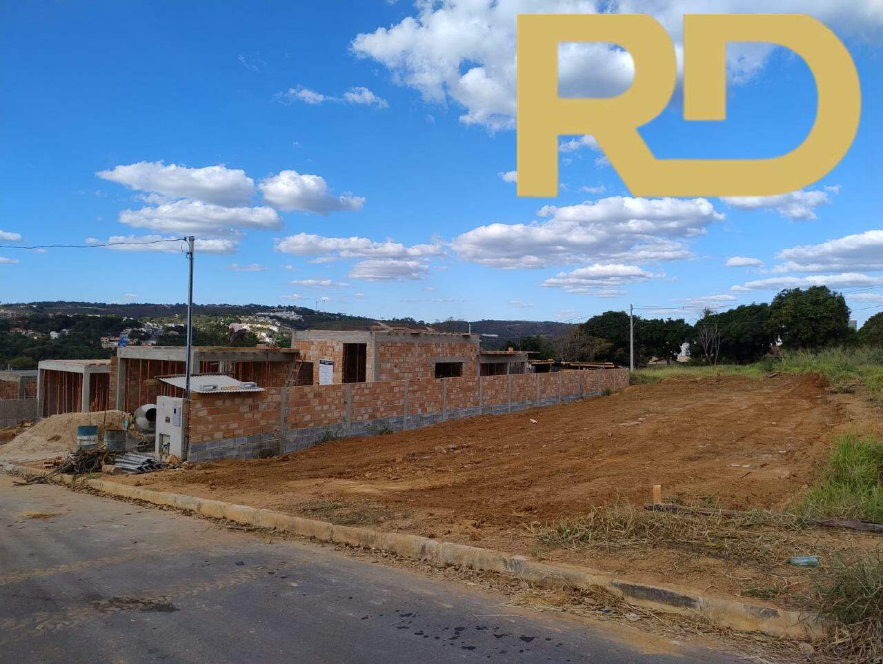 Terreno à venda no Bela Emília: 