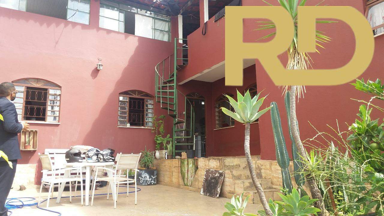 Casa à venda no Graça: 