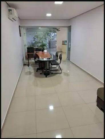 Sala à venda no Centro: 