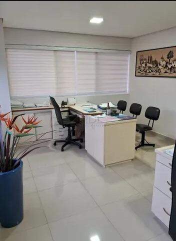 Sala à venda no Centro: 