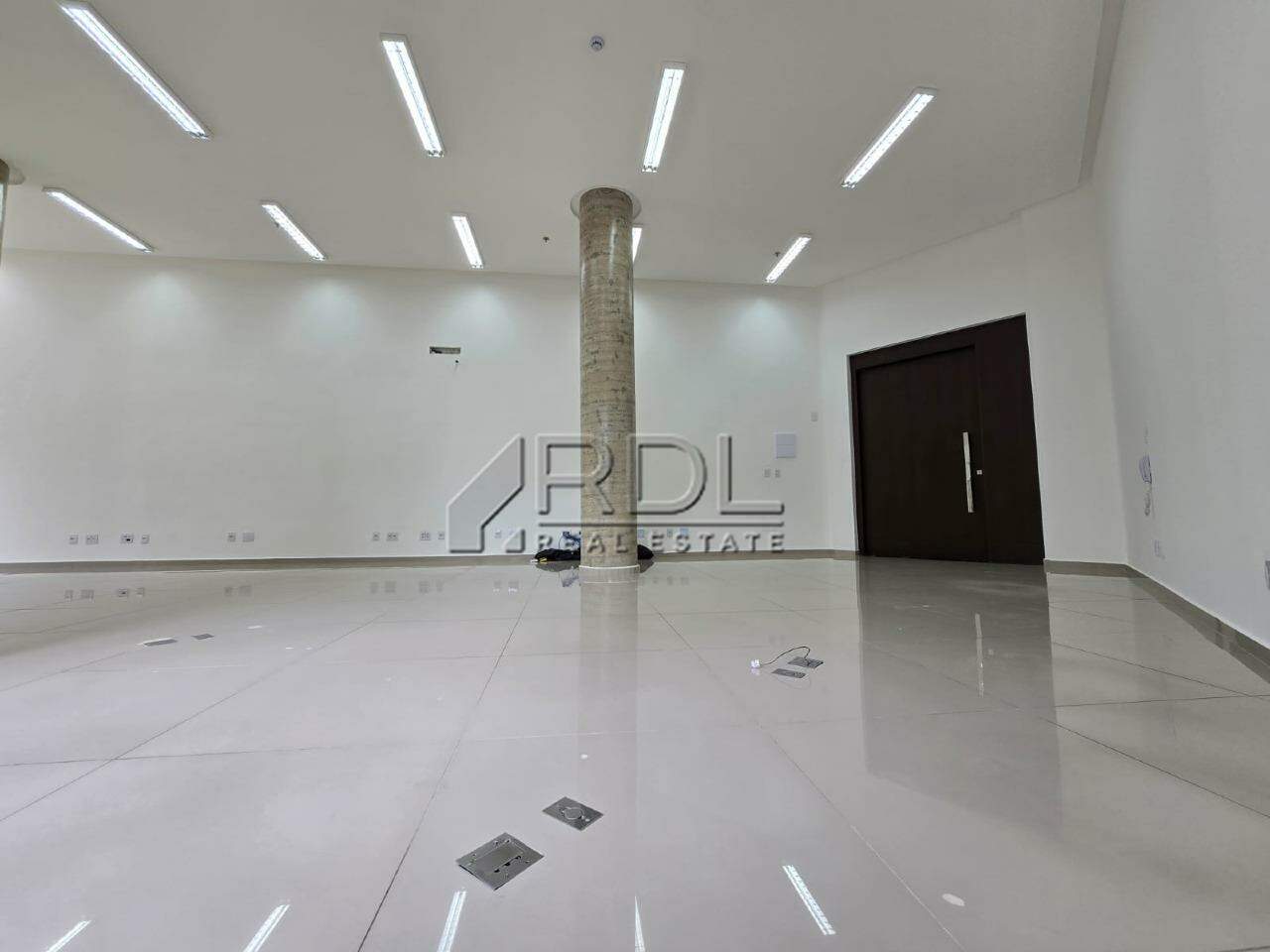 Salao para aluguel no Vila Assunção: 