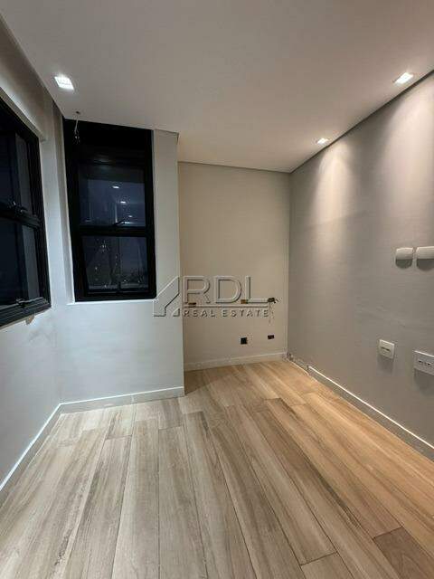 Sala para aluguel no Centro: 