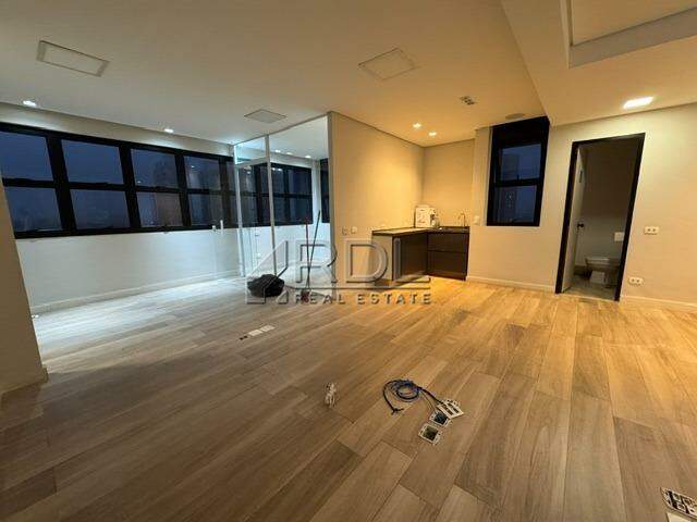 Sala para aluguel no Centro: 