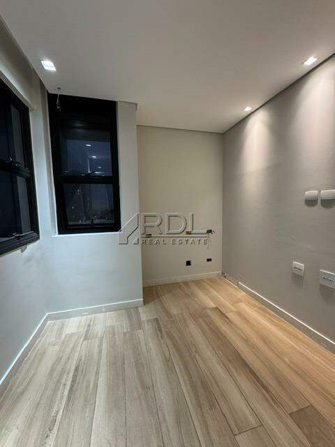 Sala para aluguel no Centro: 