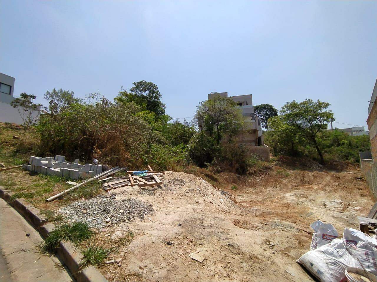 Terreno / Área à venda no Chácara Cotia: 