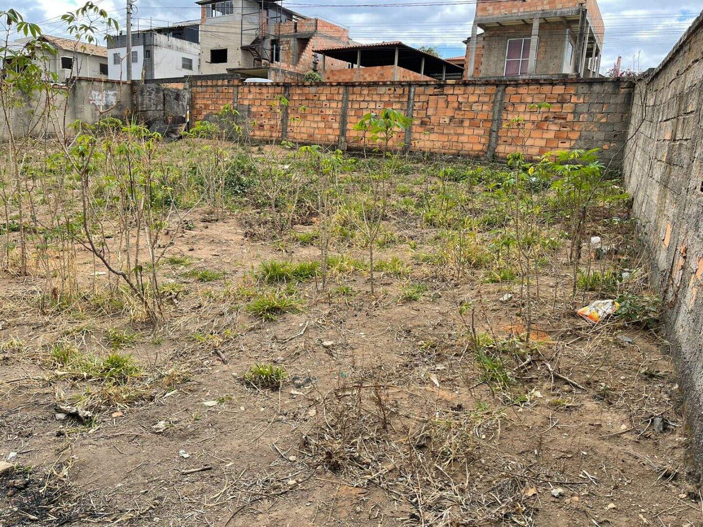 Terreno / Área à venda no Xangrilá: 