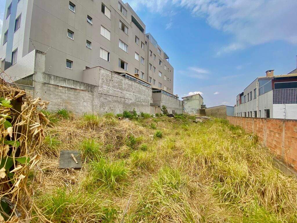 Terreno / Área à venda no Ressaca: 