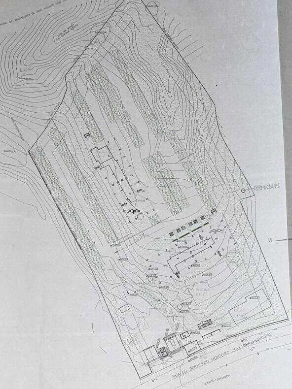 Terreno / Área à venda no Centro: 