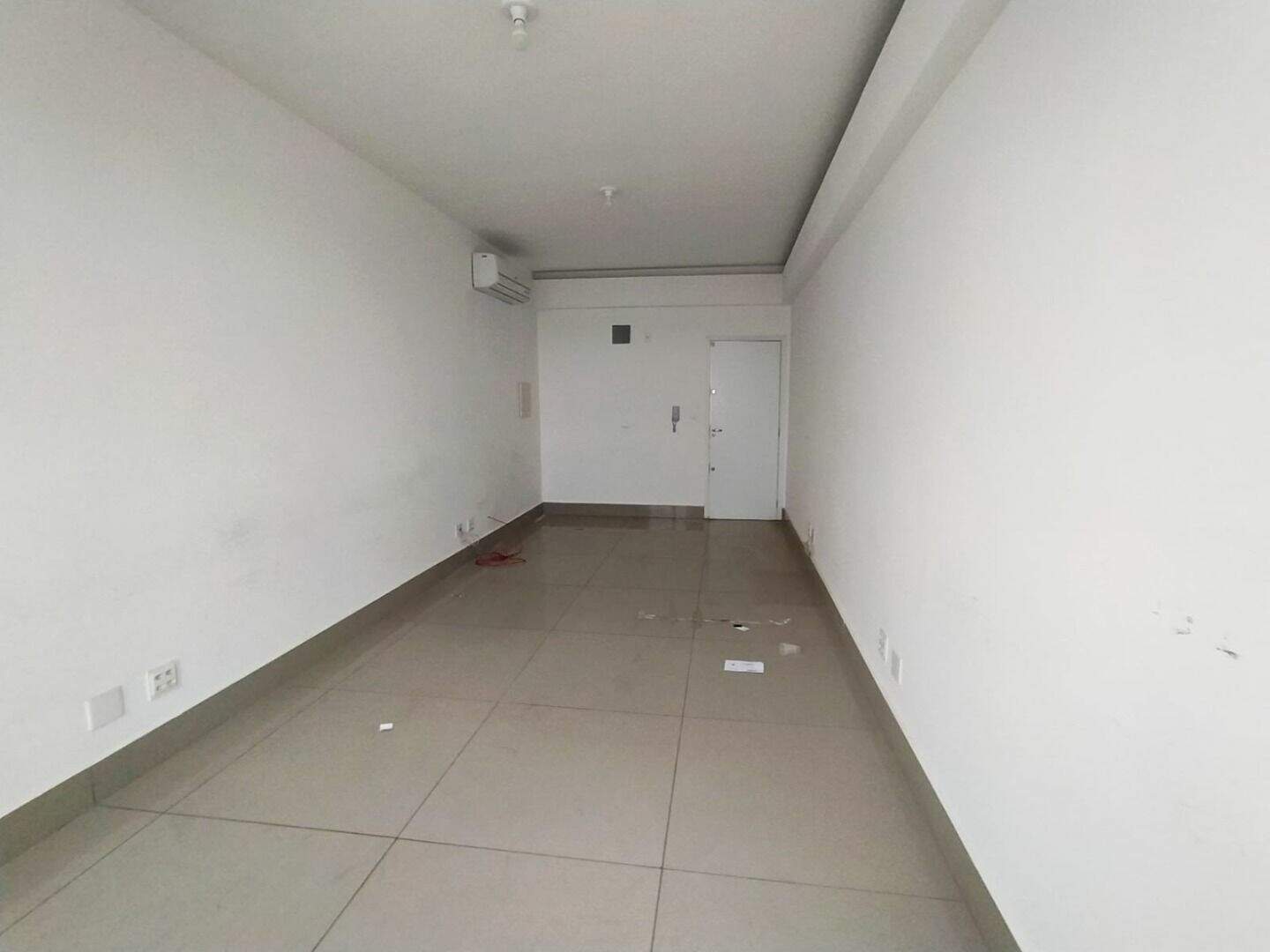 Sala para aluguel no Cabral: 