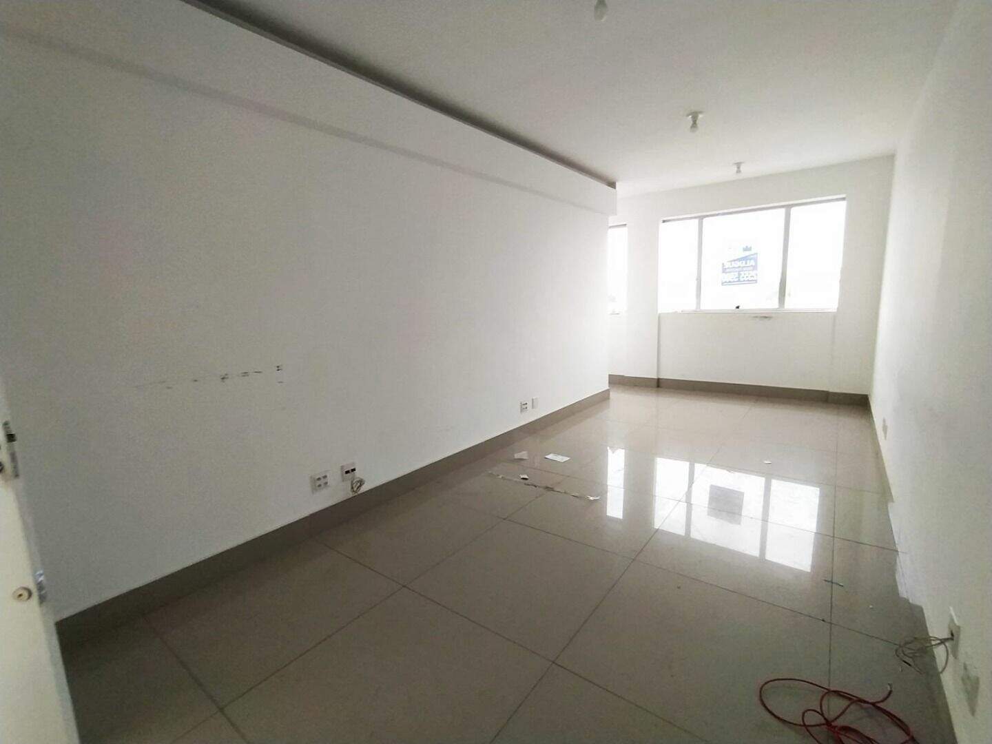 Sala para aluguel no Cabral: 