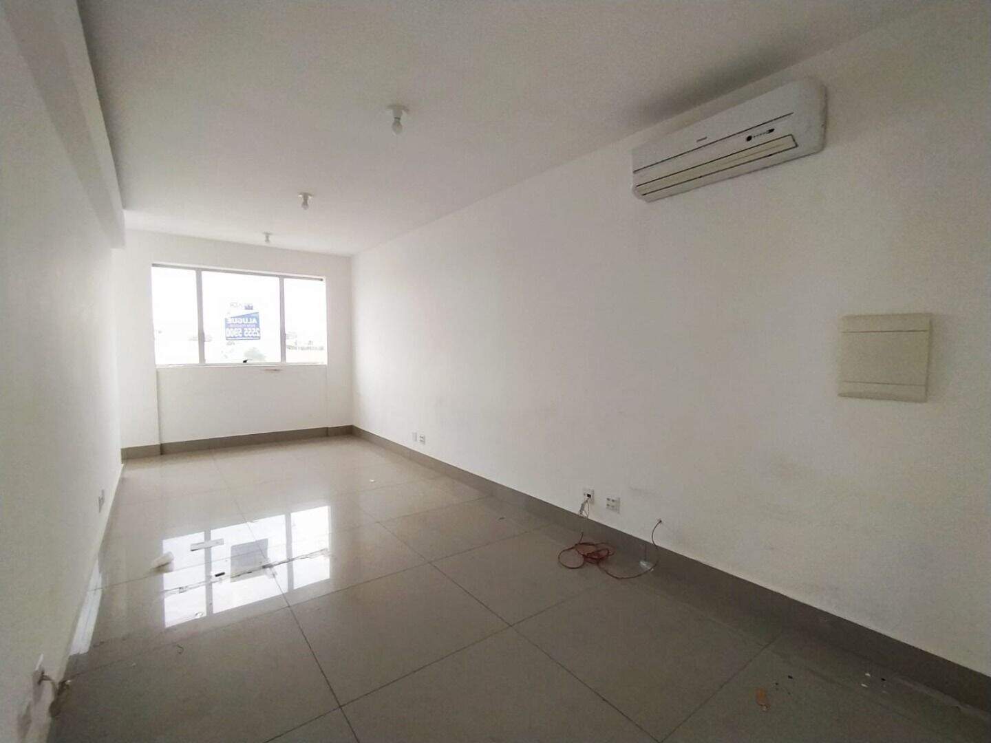 Sala para aluguel no Cabral: 