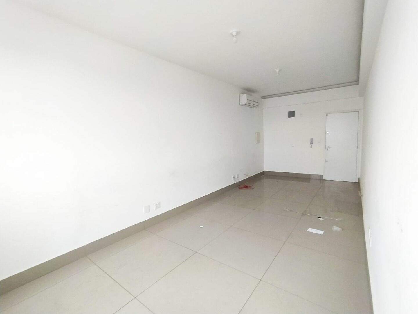 Sala para aluguel no Cabral: 