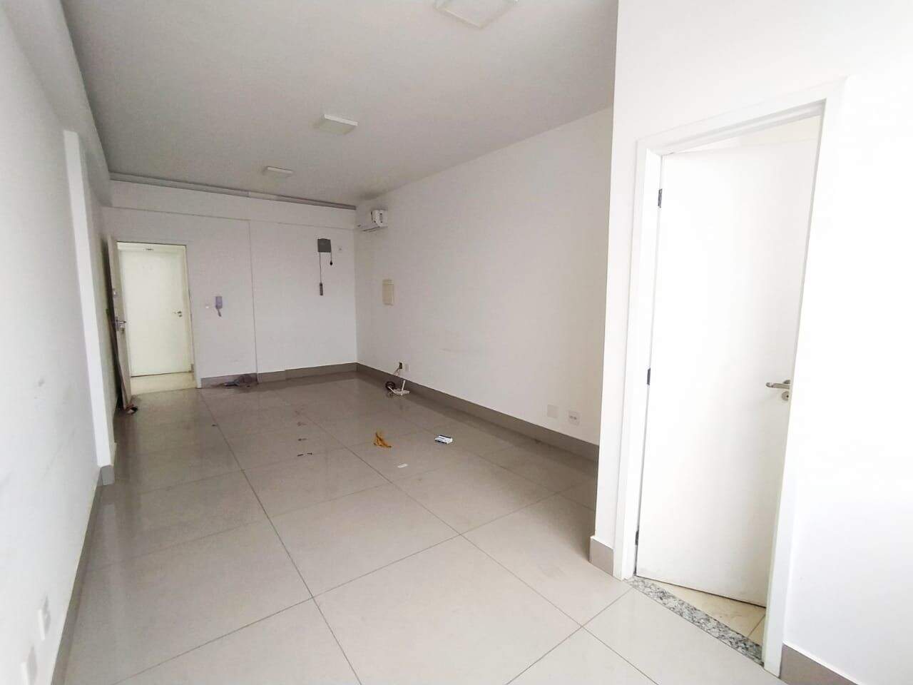 Sala para aluguel no Cabral: 