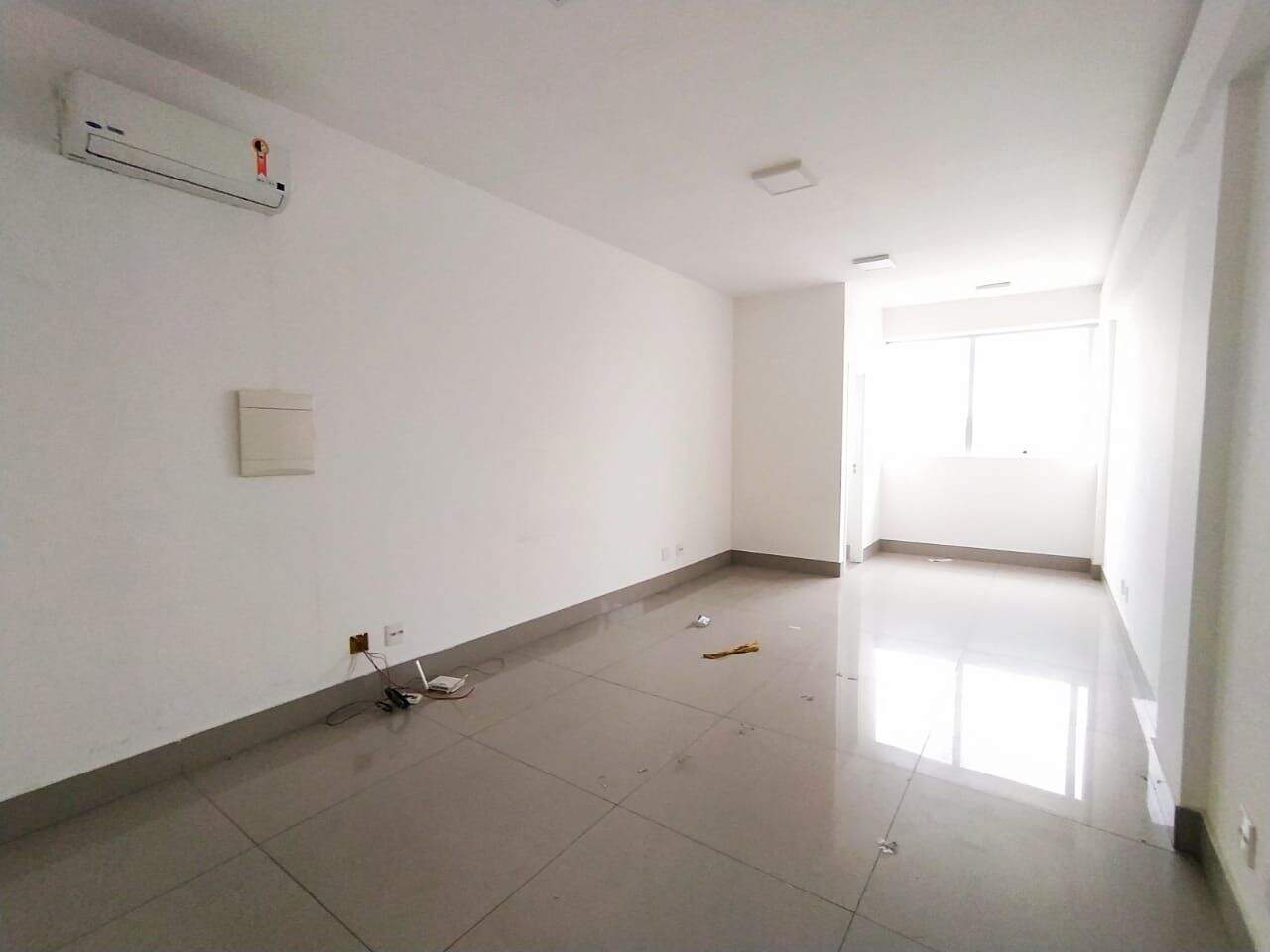 Sala para aluguel no Cabral: 