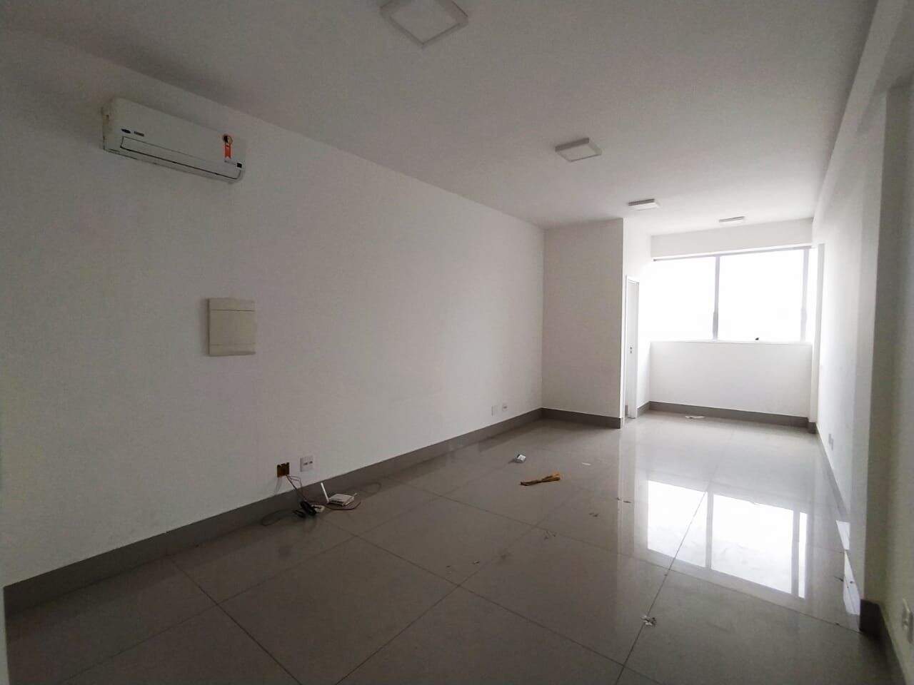 Sala para aluguel no Cabral: 