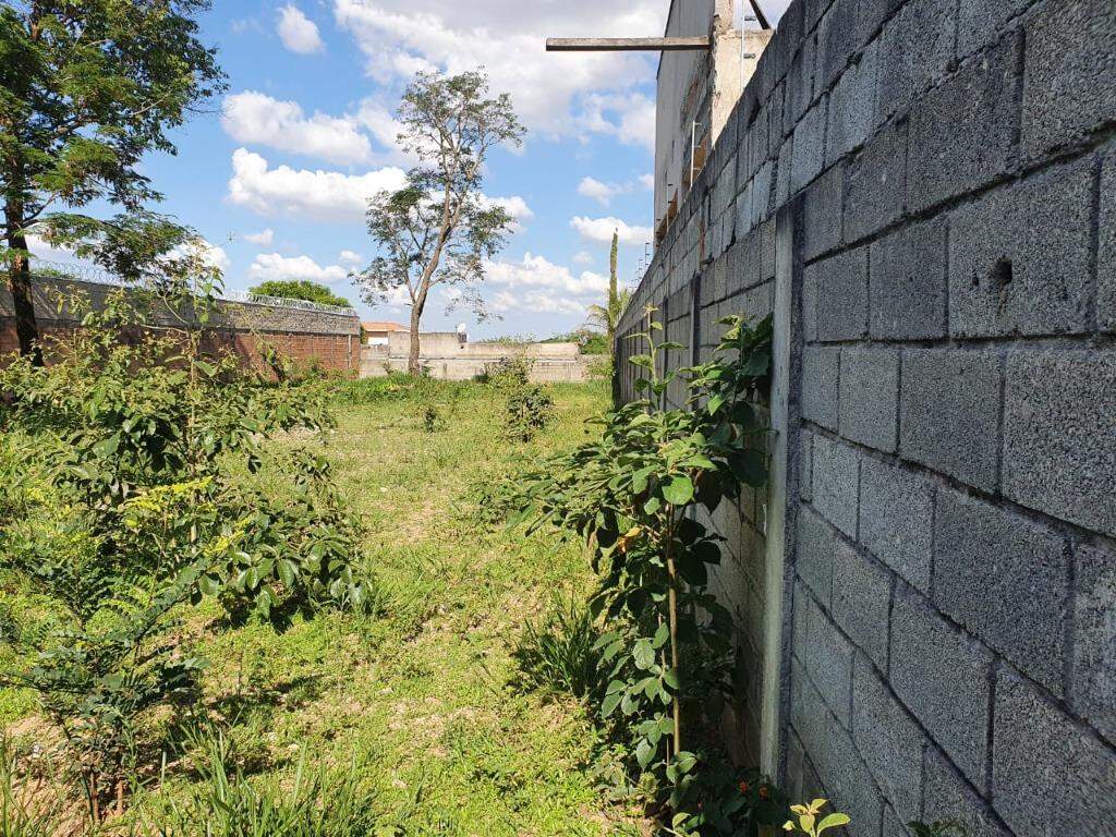 Terreno / Área à venda no Trevo: 