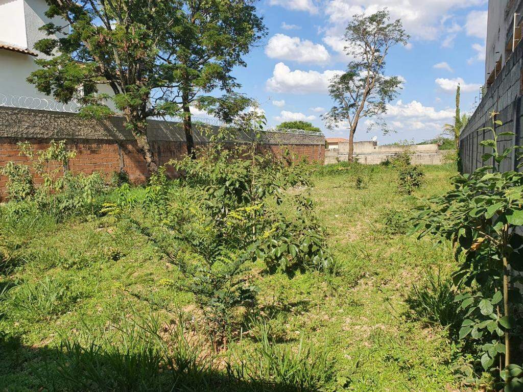 Terreno / Área à venda no Trevo: 