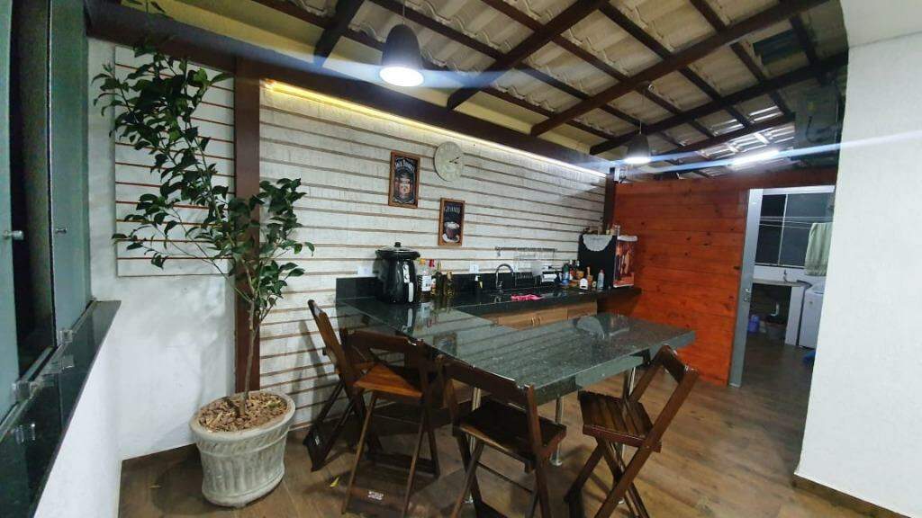 Cobertura à venda no Serrano: 