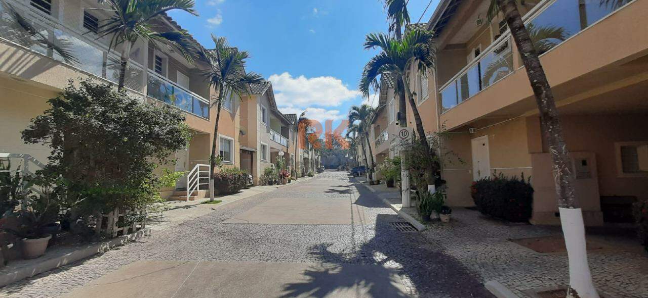 Casa em condomínio à venda no Cabral: 