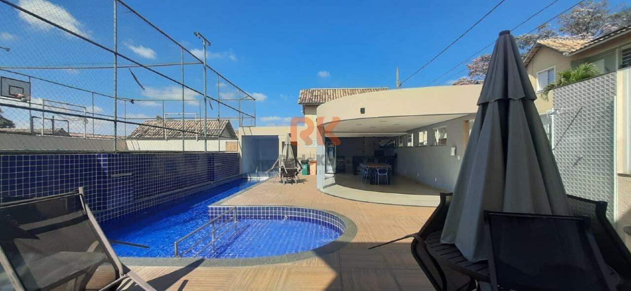 Casa em condomínio à venda no Cabral: 