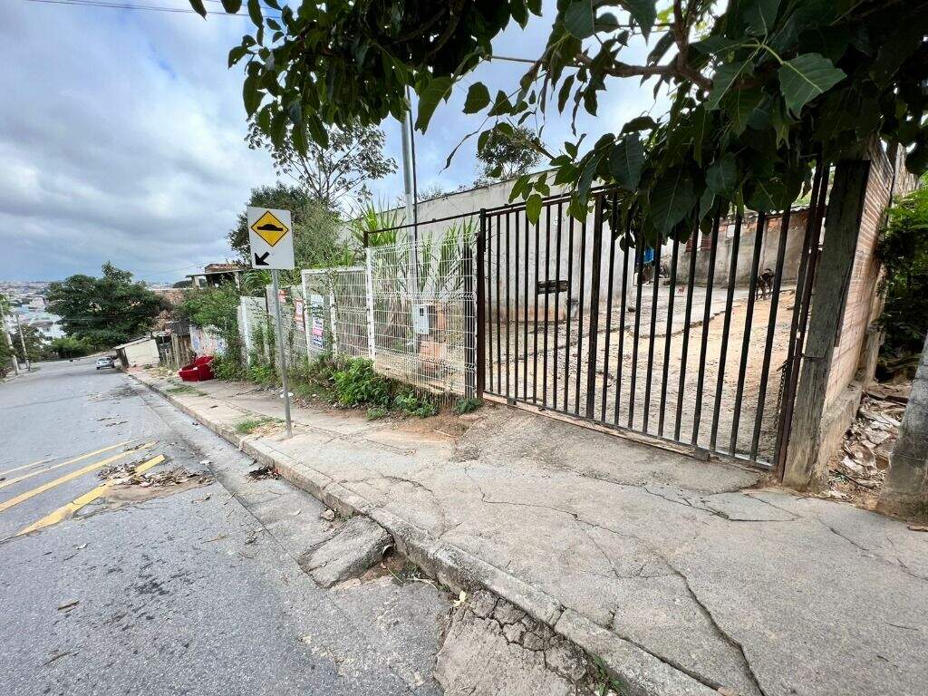 Terreno / Área à venda no Manacás: 