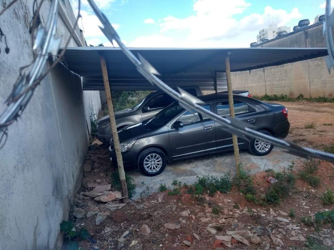 Terreno / Área à venda no Santa Terezinha: 