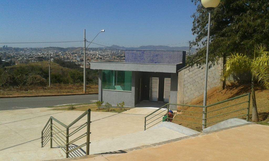 Terreno / Área à venda no Chácaras Cotia: 