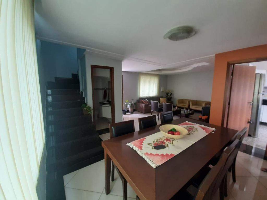 Casa à venda no Trevo: 