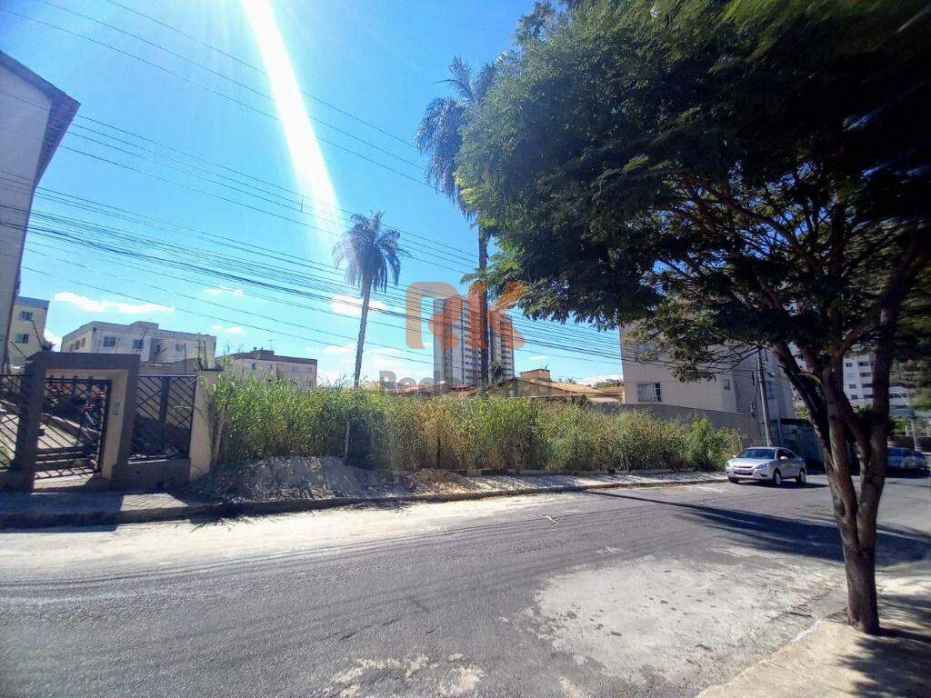 Terreno / Área à venda no Serrano: 