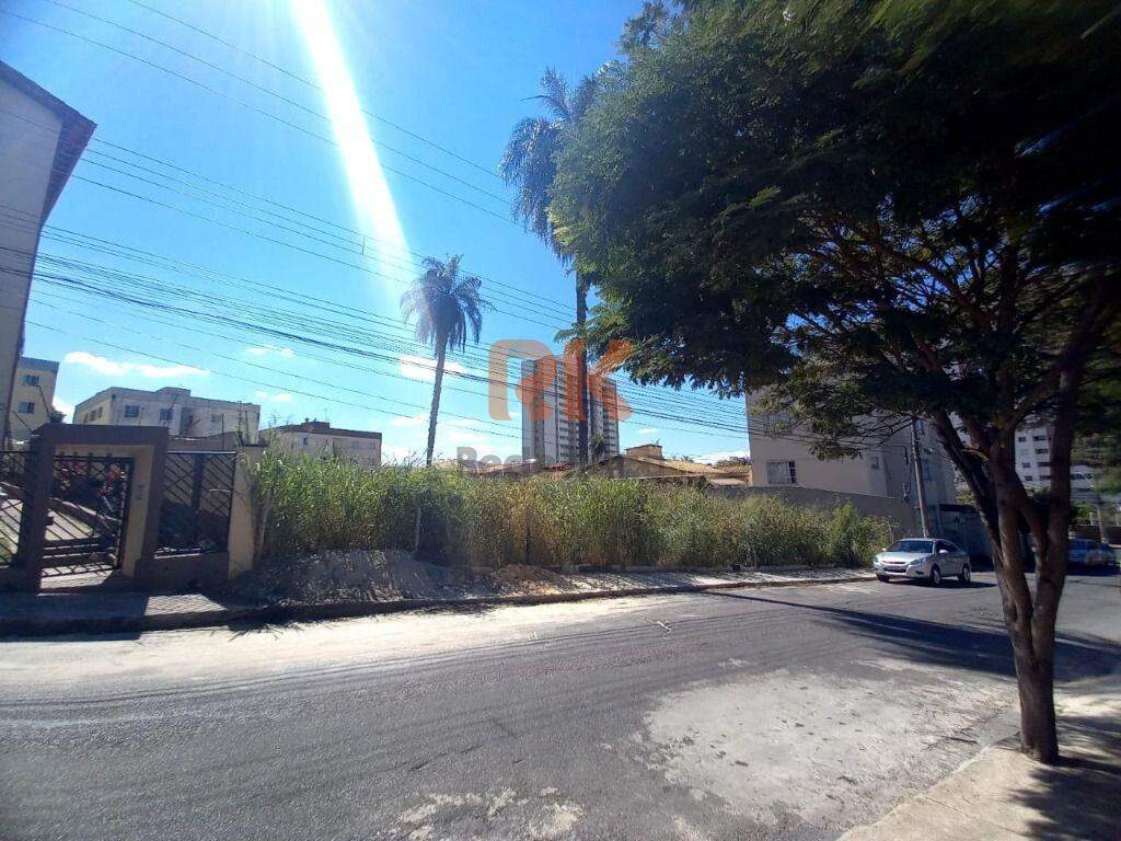 Terreno / Área à venda no Serrano: 