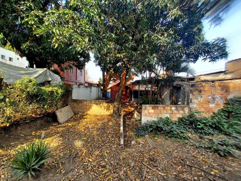 Terreno / Área à venda no Pedro II: 