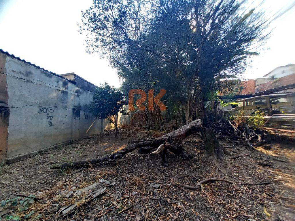 Terreno / Área à venda no Pedro II: 