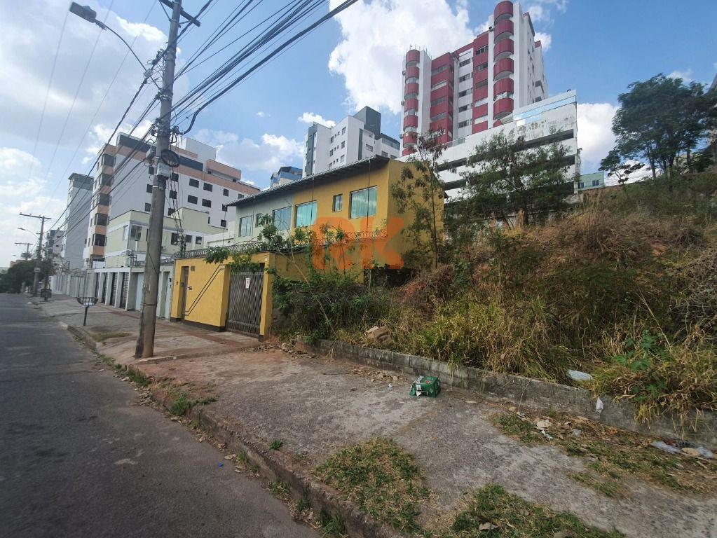 Terreno / Área à venda no Manacás: 