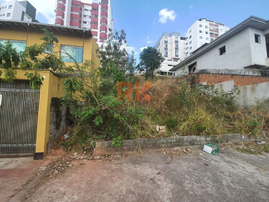 Terreno / Área à venda no Manacás: 