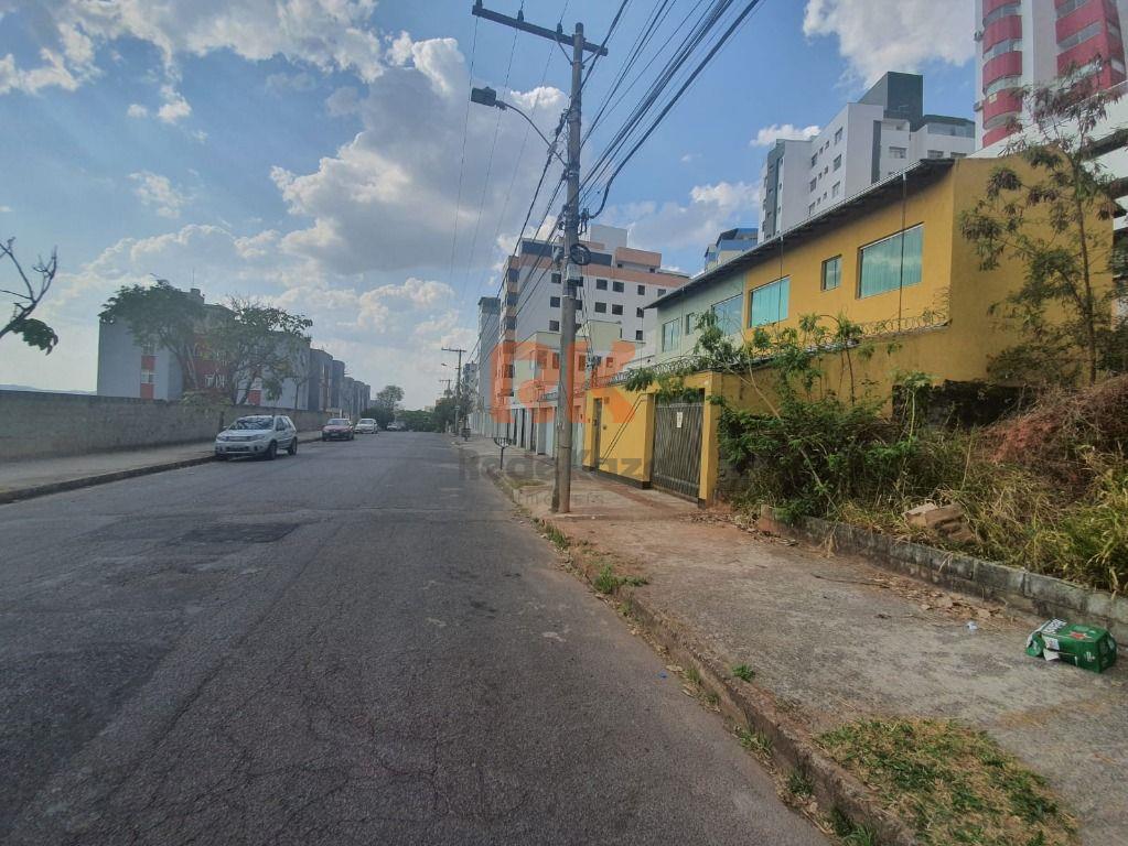 Terreno / Área à venda no Manacás: 