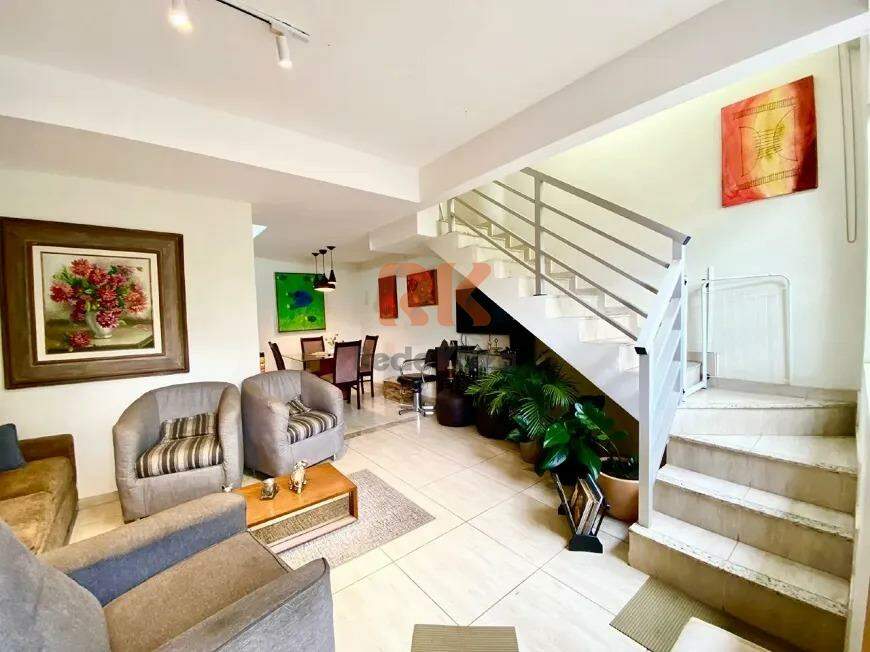 Casa geminada à venda no Santa Terezinha: 