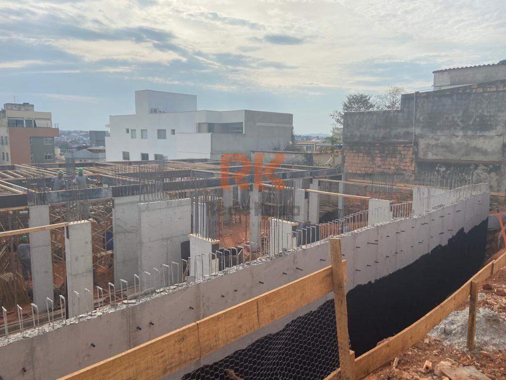 Apartamento à venda no Manacás: 