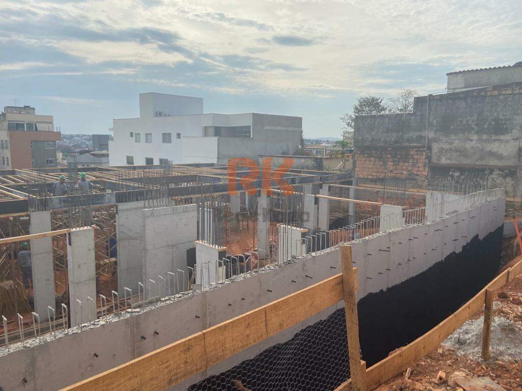 Apartamento à venda no Manacás: 